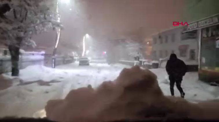 Karlıova’da 25 köy yolu kapandı. Tek katlı evler kara gömüldü - Resim: 3